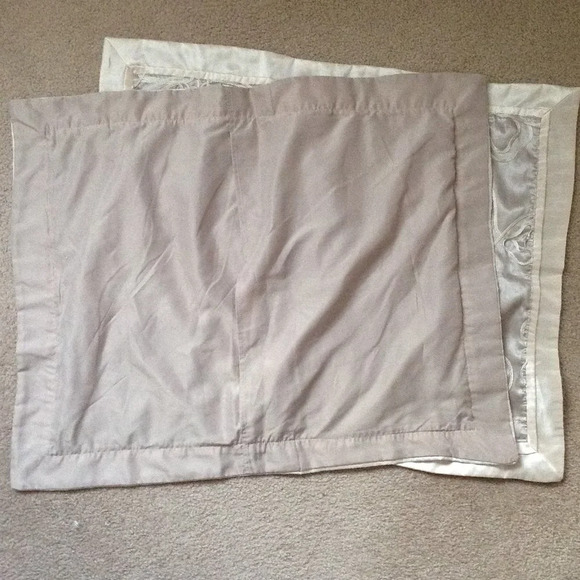 Home Trends 2 Standard Pillow Shams Bedding Bedroom Tan Brown Embroidered - Picture 3 of 4